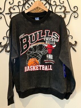NBA ULTRA GAME "CHIGACO BULLS" CREWNECK SWEATSHIRT SIZE MEDIUM NWT